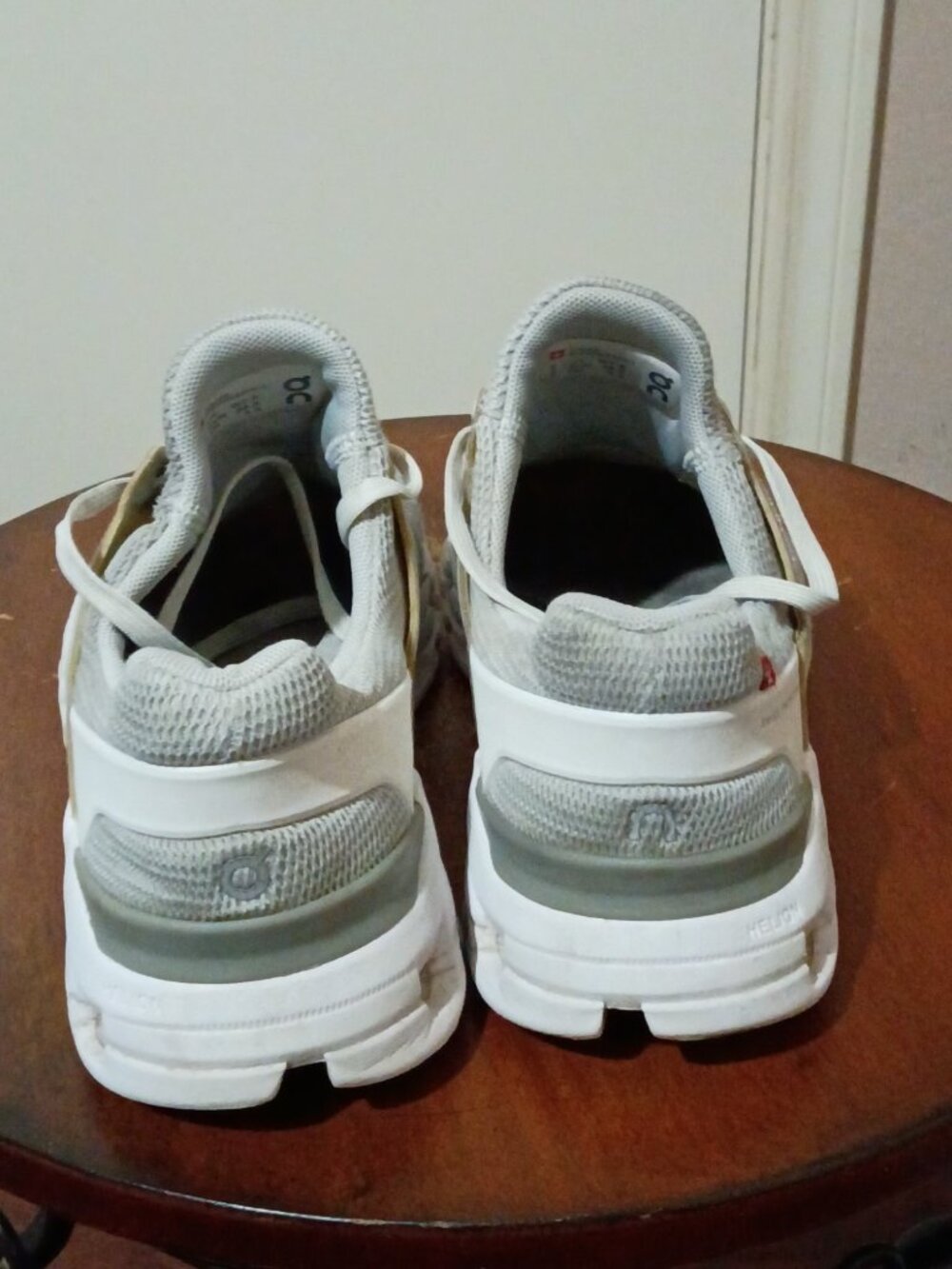On Cloudswift Women's Sz 7.5 Grey White Cloudtec Running Walking Shoes 41.99579 - Picture 10 of 13